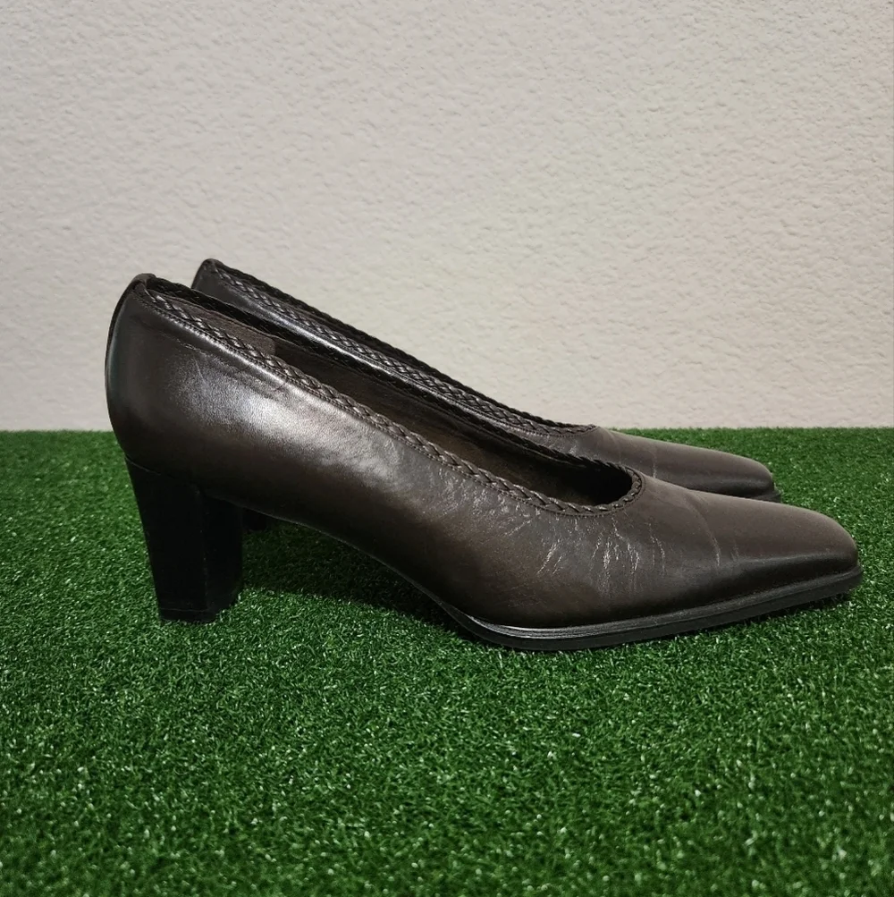 Stuart Weitzman Women’s Square Toe Block Heel Brown size 8.5AA Narrow Fit
